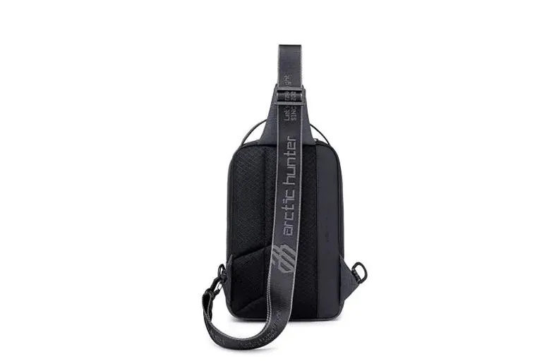 کیف کراس بادی وارداتی اورجینال آرکتیک هانتر مدل ARCTIC HUNTER - ARH00541