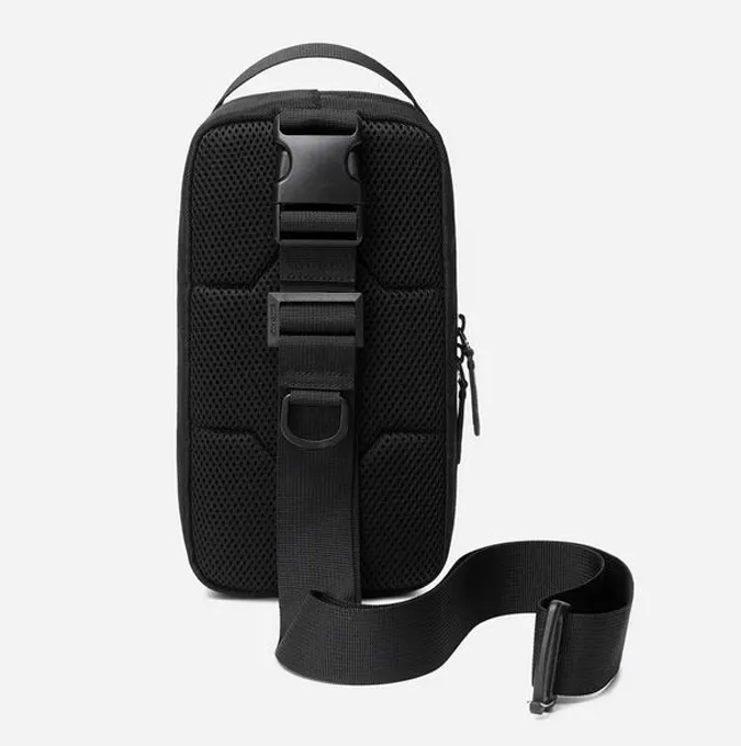 نماینده آرکتیک هانتر اورجینال مدل  ARCTIC HUNTER - GOLDENWOLF - GXB00131