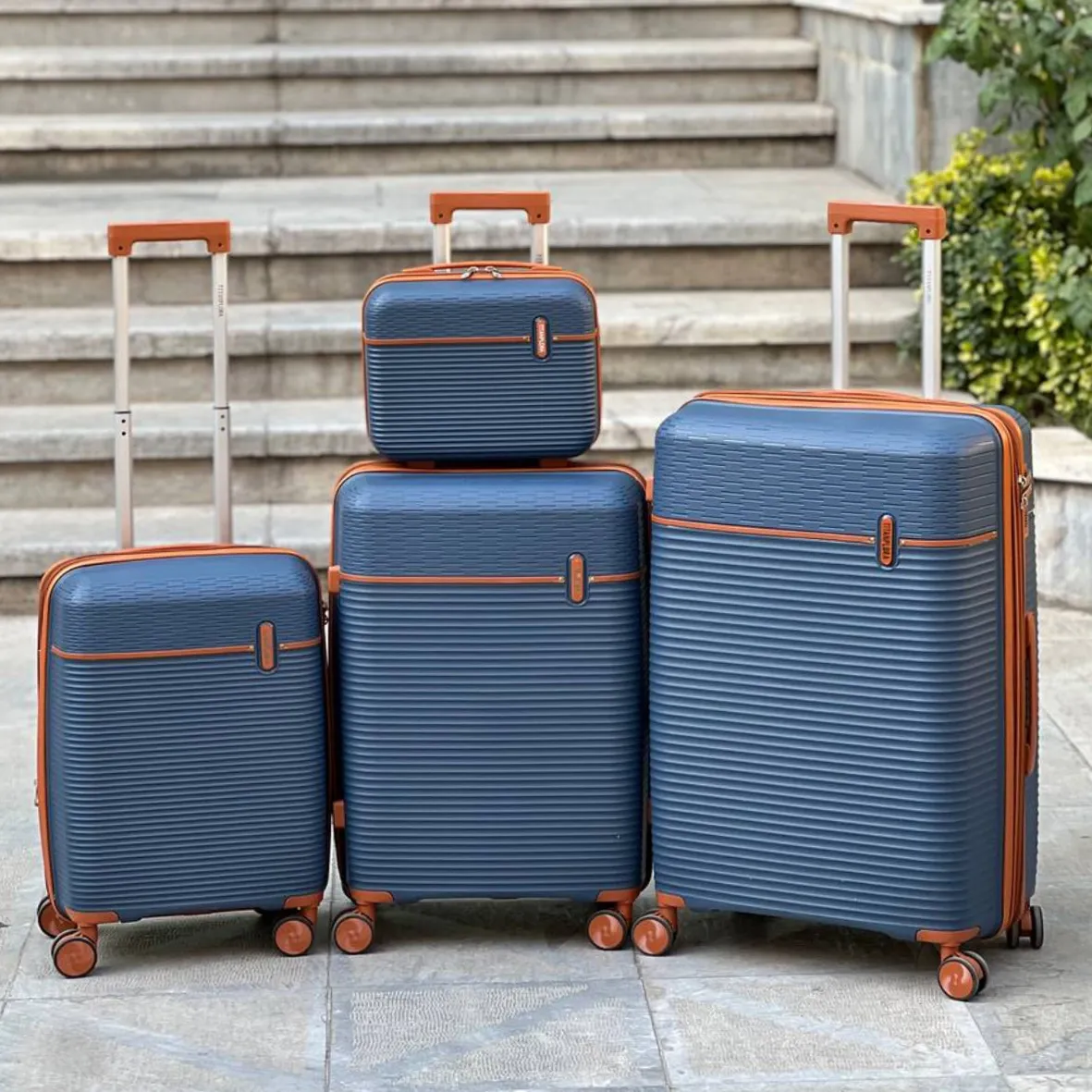 چمدان مهاجرت تیتان پلورا مدل TITANPLORA - TP6600SERIES Universal Travelle سری 4 عددی (کیف آرایشی هدیه)