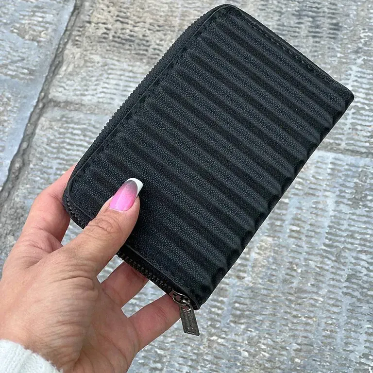 کیف جا کارتی زنانه و دخترانه تک زیپ کوچک راه راه مشکی مدل MSN92-134